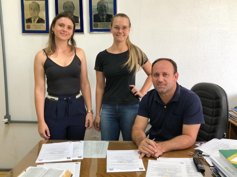 PREFEITURA ASSINA CONTRATO COM LABORATÓRIOS